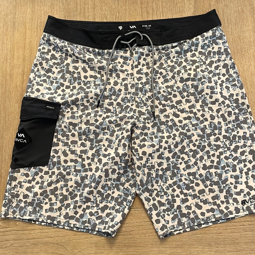 RVCA nature board shorts size 33